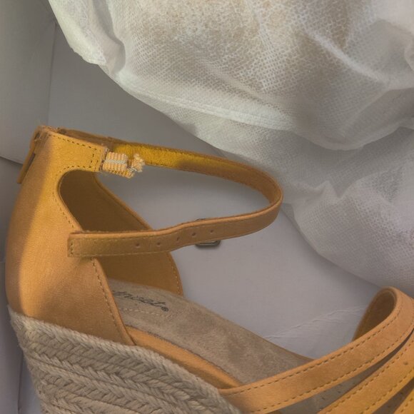 DEFECT Easy Street Women Daytona Buckle Clasp Wedge Heel Sandal 7.5 $70 RY1447 - Picture 6 of 6